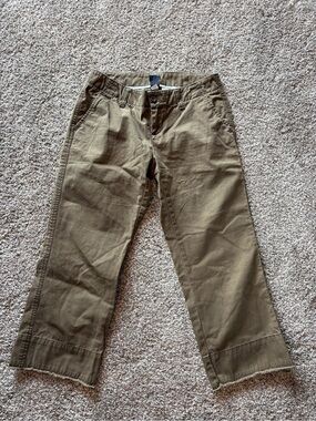 GAP Cropped Straight-Leg Chino Pants in Olive